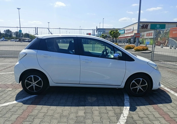 Toyota Yaris cena 42900 przebieg: 58168, rok produkcji 2013 z Kostrzyn małe 497